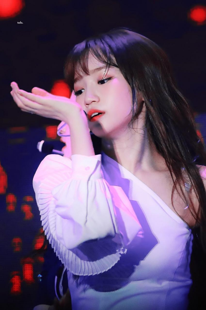 무대에서 땀흘리는 아이즈원 | 인스티즈