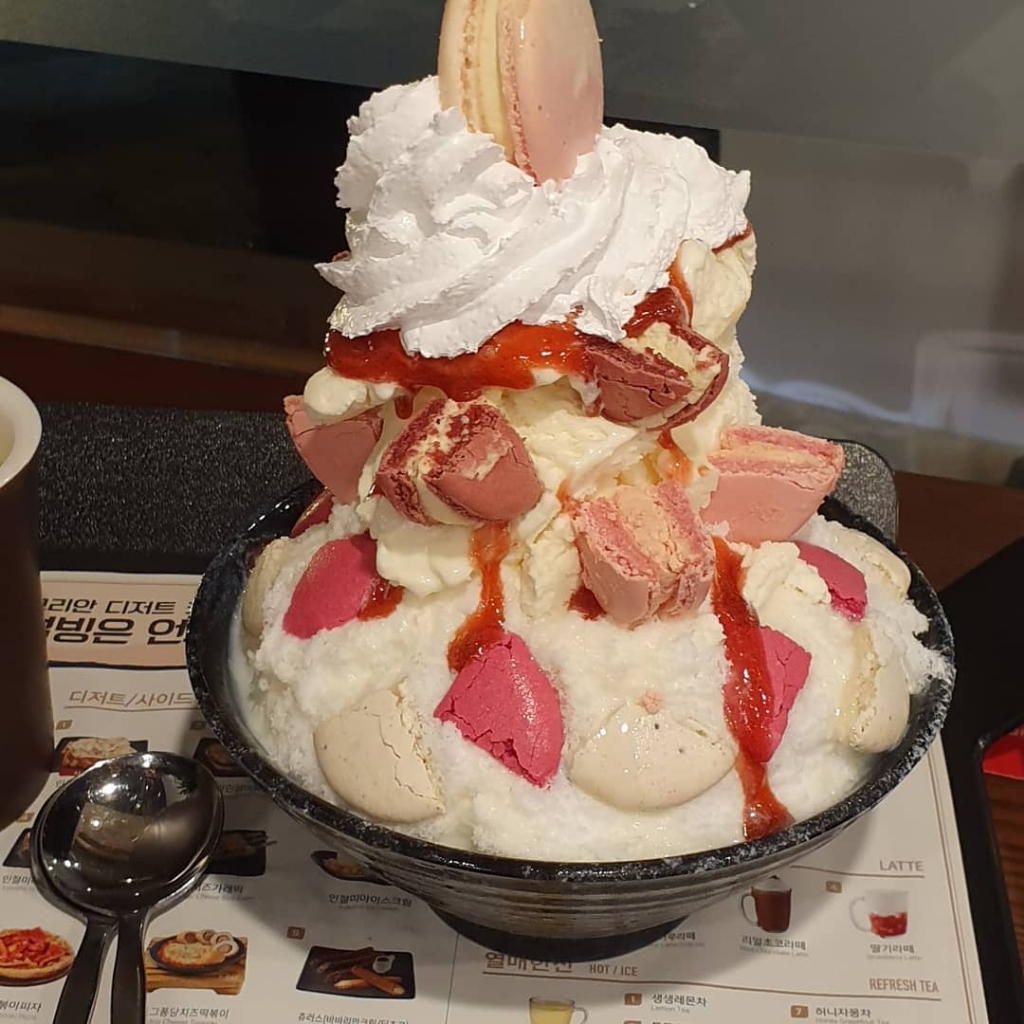 먹은 사람마다 평이 엄청 갈리는 설빙 딸기마카롱빙수......jpg | 인스티즈