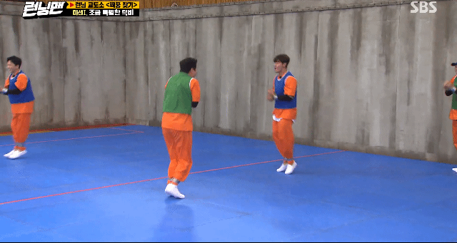 김종국과 몸싸움 정면대결 신청한 스토브리그 강두기.gif | 인스티즈