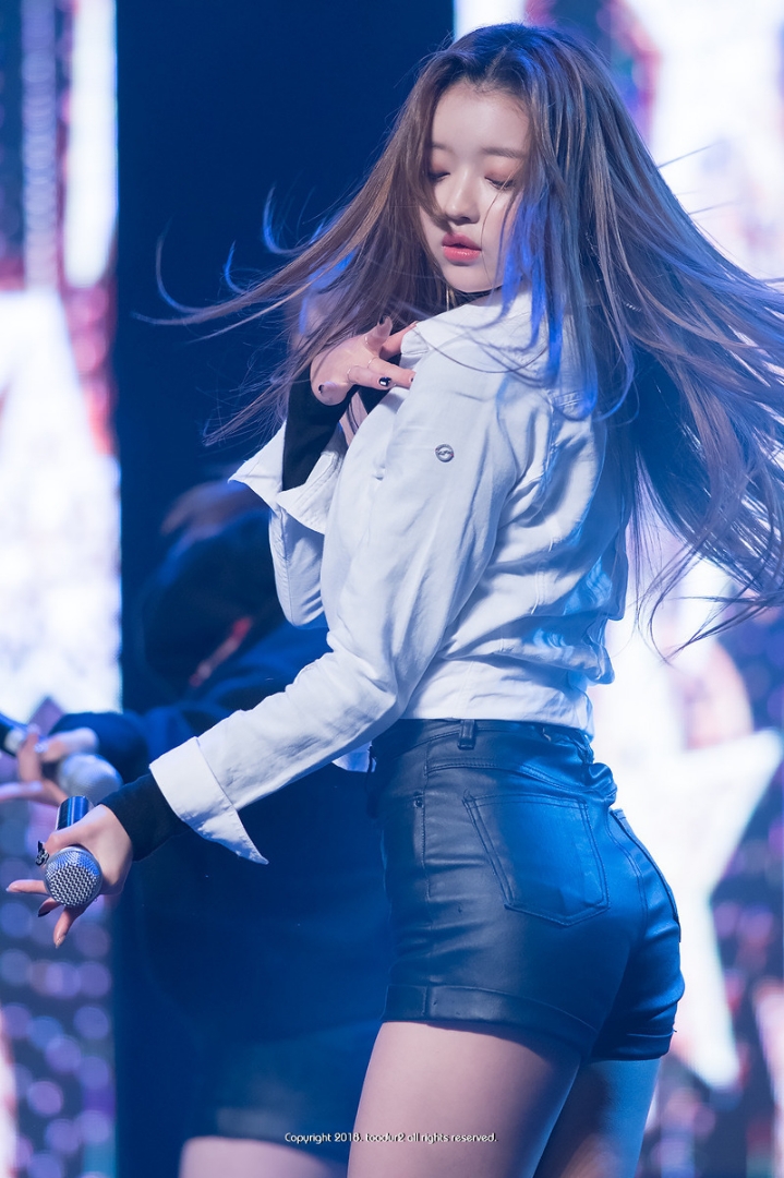 홍콩 mama 가는 오마이걸 유아.jpg | 인스티즈