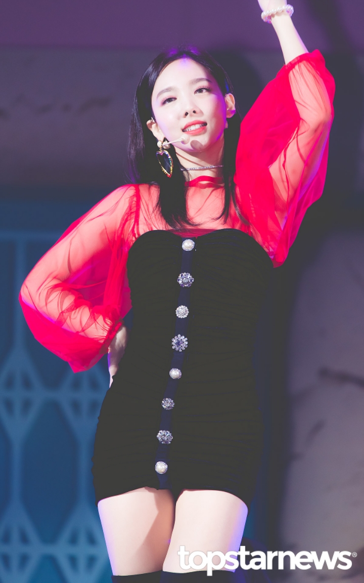 의식의 흐름대로 기사쓰는 기자 (feat. 나연) | 인스티즈