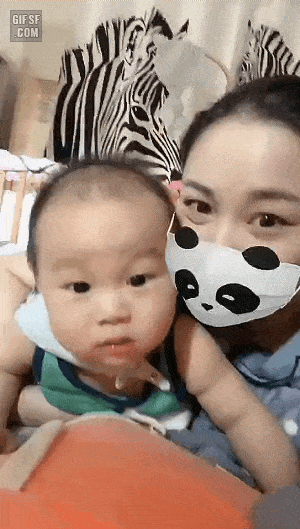 스노우에 놀란 아기.gif | 인스티즈