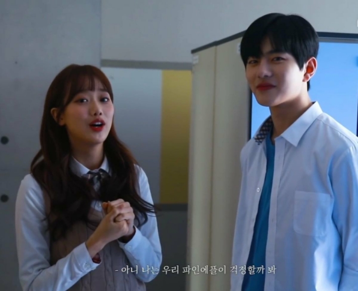 생에 첫 키스신 찍는 아이돌들의 설레는 반응 | 인스티즈