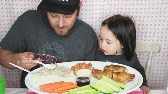 아빠와 딸의 먹방.gif | 인스티즈