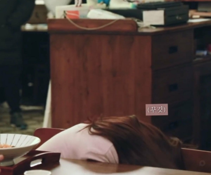 생에 첫 키스신 찍는 아이돌들의 설레는 반응 | 인스티즈