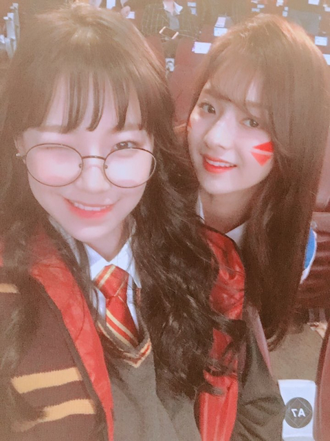 안경 쓴 프로미스나인 백지헌 | 인스티즈