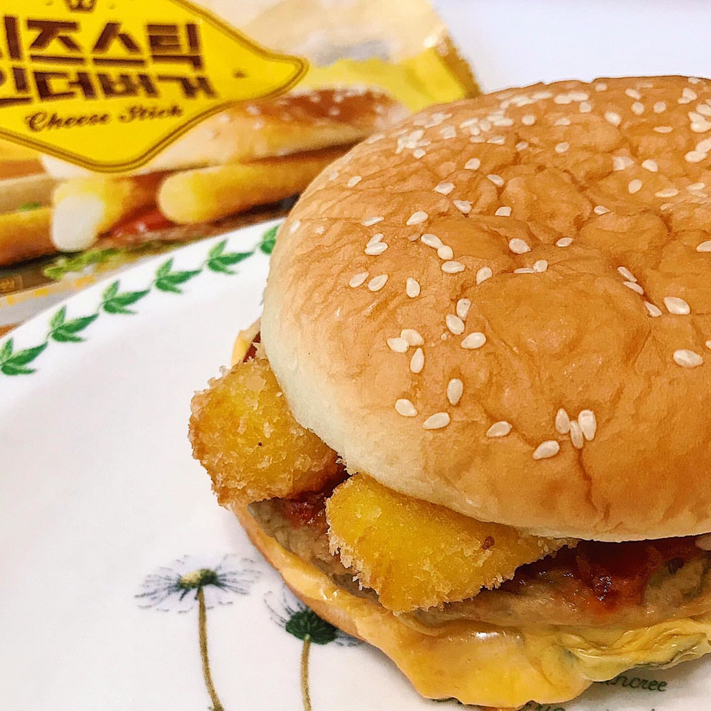치즈스틱이 통째로 들어가있는 CU 신상 햄버거 | 인스티즈