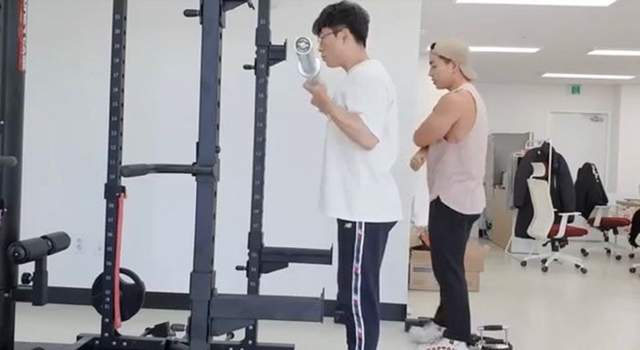 타락헬창 원래 어떻게 먹고 살았는지 궁금해서 찾아본 10개월 전 브이로그 | 인스티즈