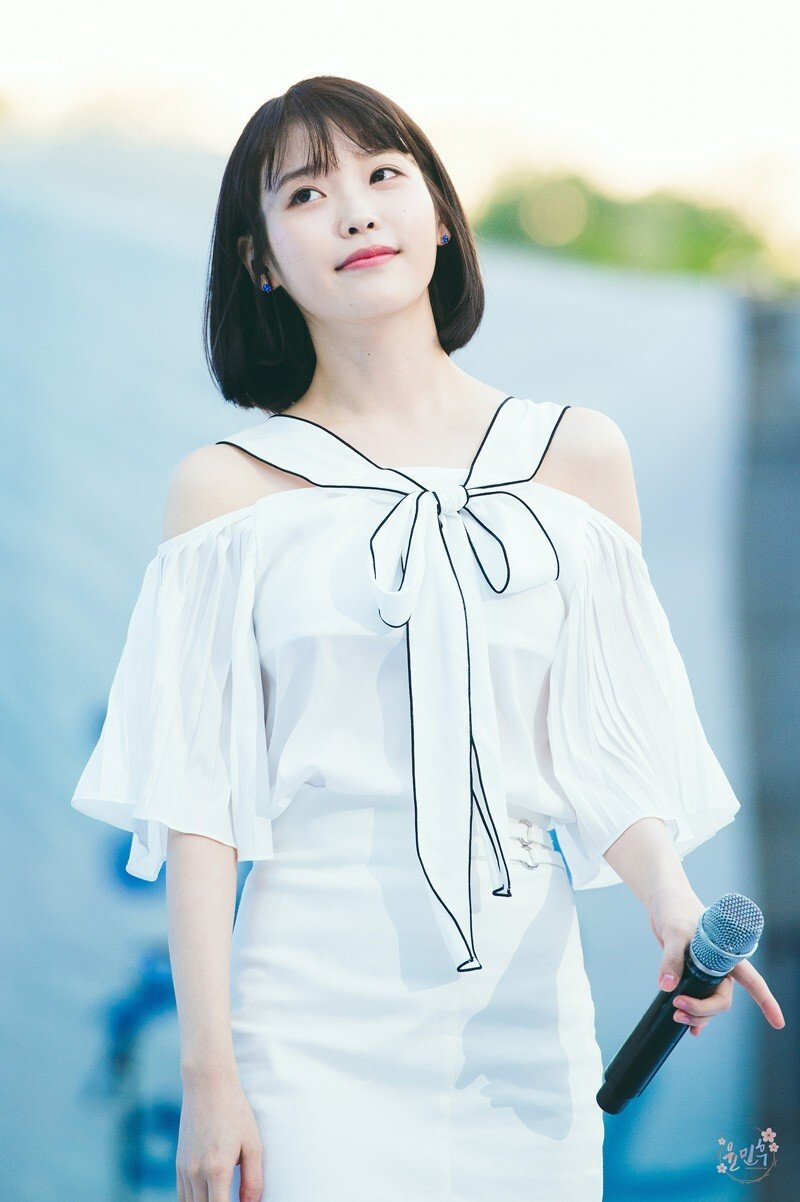 2017년 연세대 축제 아이유.jpgif | 인스티즈