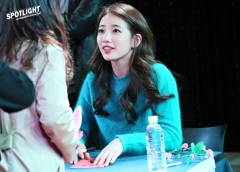 팬들 눈빛으로 조련하는 수지 | 인스티즈