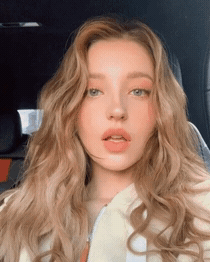 셀카 찍는 안젤리나 다닐로바 ㄷㄷㄷ.gif | 인스티즈