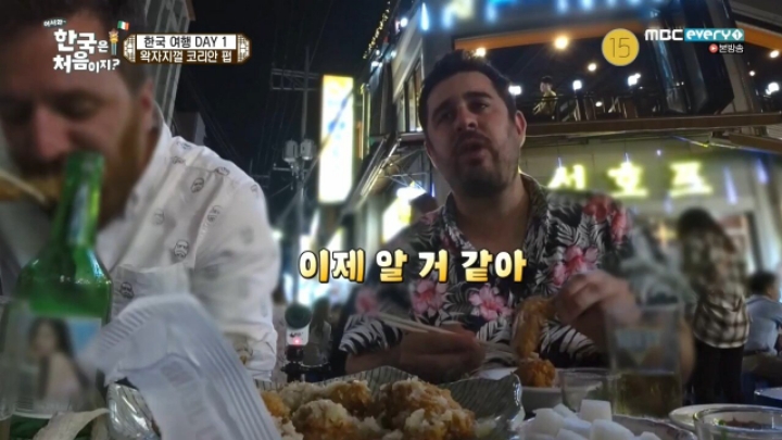 한국 치킨이 왜 유명한지 묻던 외국인 | 인스티즈