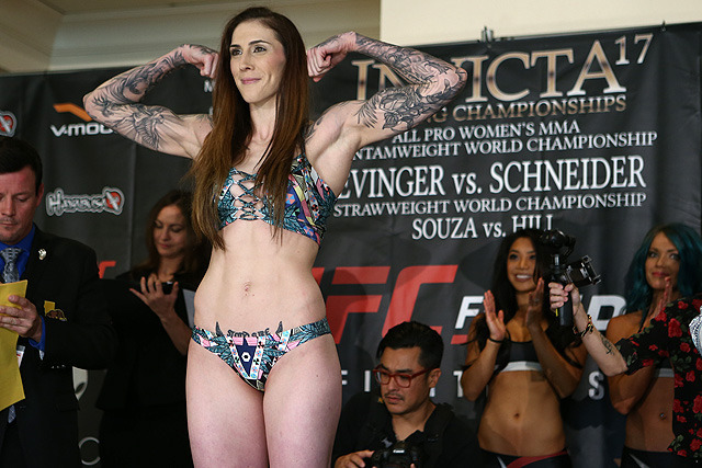 엄청난 골격을 자랑하는 MMA 여자 선수 ㄷㄷㄷㄷ gif | 인스티즈