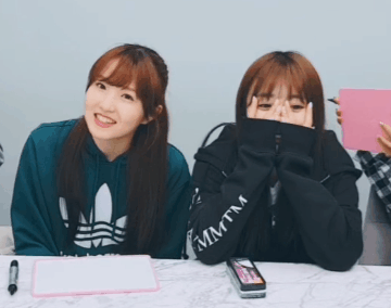오늘자 v라이브 히토미/조유리(나코/유진).gif | 인스티즈