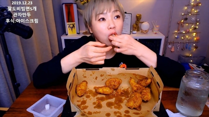 먹방 유튜버가 이해하지 못한 식사 | 인스티즈