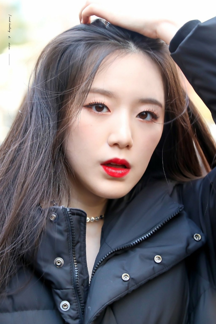 사모예드닮아서 귀여운데 가끔 얼음미녀되는 (여자)아이들 슈화.jpgif | 인스티즈