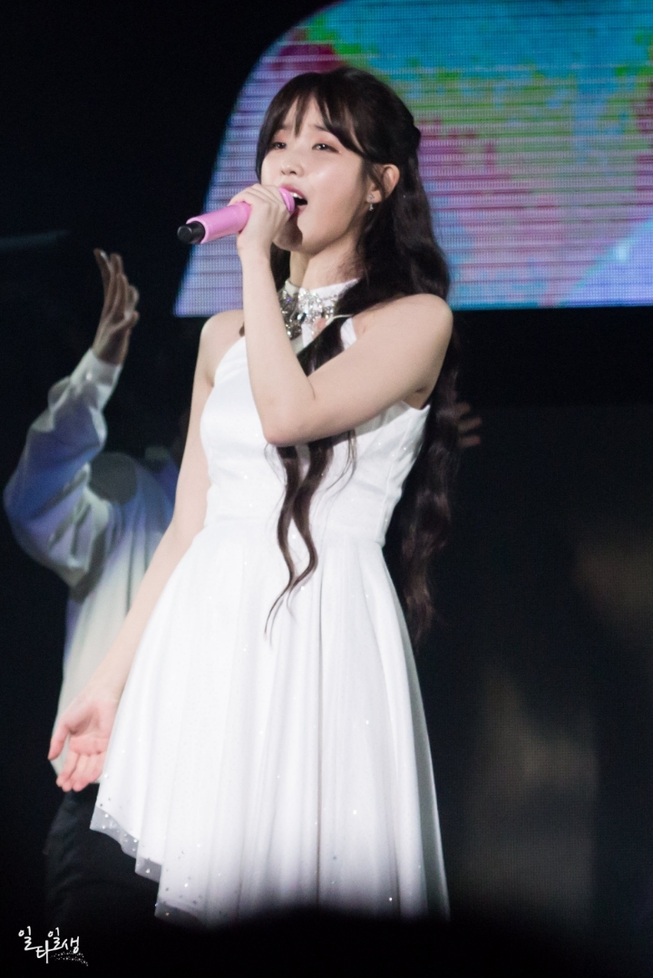 아이유 | 인스티즈