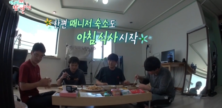 얼굴 표정 극명하게 차이 나는 오마이걸 매니저ㅋㅋㅋ.jpg | 인스티즈