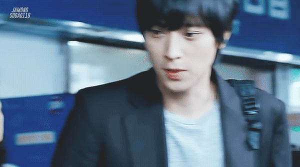 새벽에 갑자기 응급실에 나타난 강동원을 본 의사의 반응.jpgif | 인스티즈