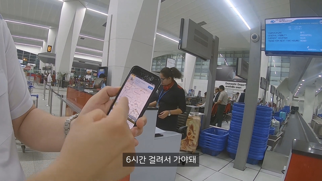 항공편 결항에 대처하는 인도 승무원 | 인스티즈