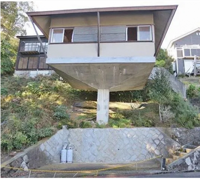 기둥 하나로 공중에 떠있는 집 | 인스티즈