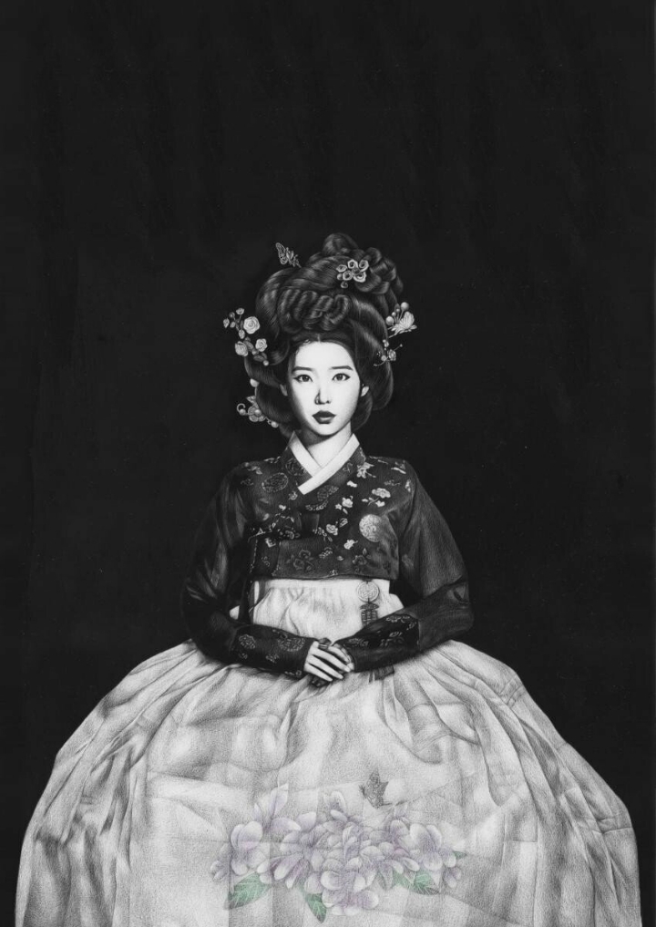 디씨인이 칼로 긁어서 그린 아이유 | 인스티즈