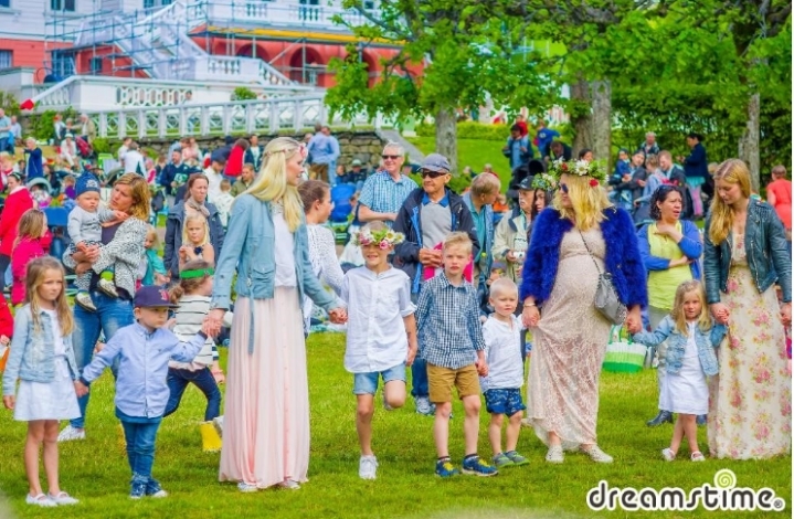 스웨덴 축제 가고싶어지는 영화 미드소마.jpg | 인스티즈