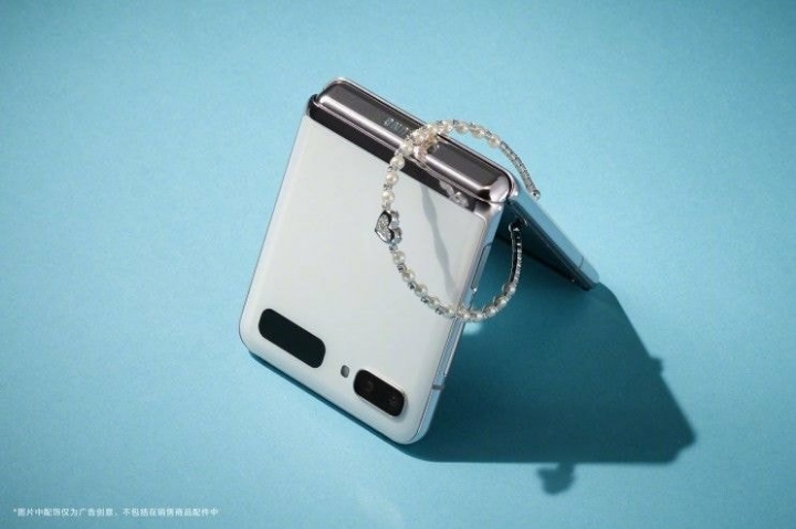 갤럭시Z플립 5G 미스틱화이트 색상.JPG | 인스티즈