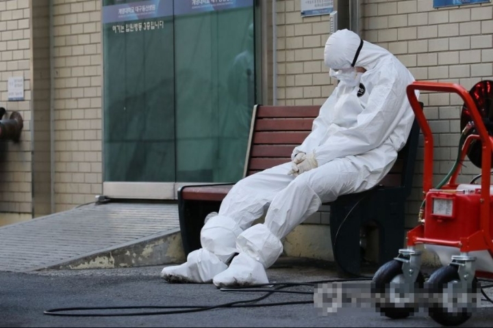 휴식 취하는 코로나19 의료진 | 인스티즈