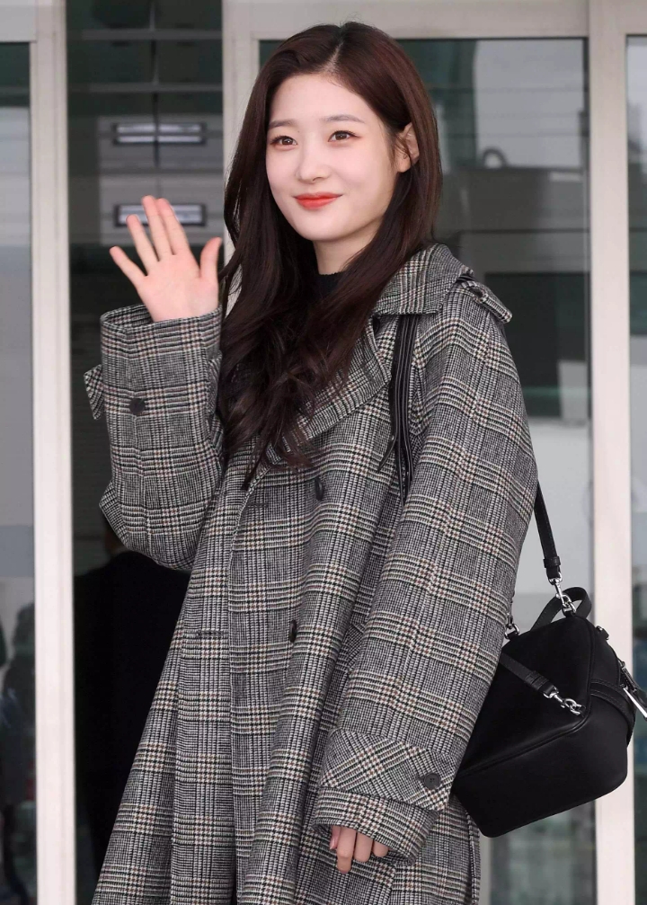 오늘자 인천공항 정채연 | 인스티즈