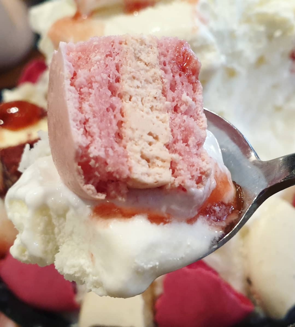 먹은 사람마다 평이 엄청 갈리는 설빙 딸기마카롱빙수......jpg | 인스티즈