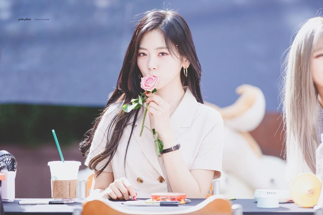 이름은 평범한데 얼굴은 안평범한 여자아이돌 | 인스티즈