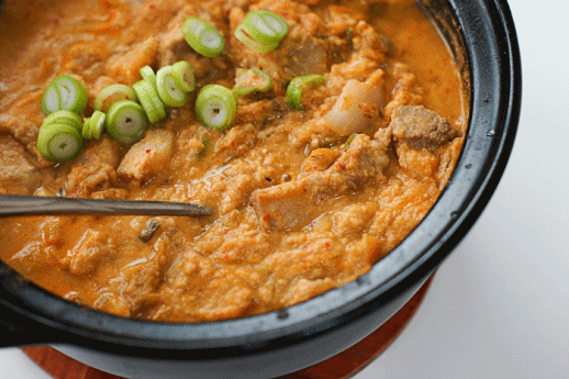 쌀쌀한 날 생각나는 뜨끈한 찌개 최고봉은? | 인스티즈