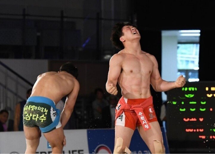 씨름선수 몸매때문에 눈돌아간 여자들 | 인스티즈