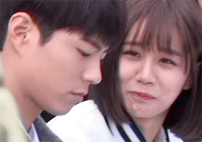 여자들에게 바로 먹힌다는 남자의 무심한 행동.gif | 인스티즈