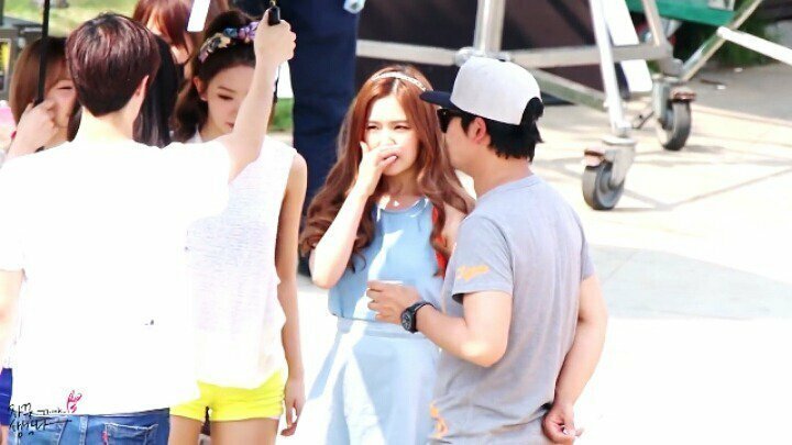 커담 냄새 하는 아이린.gif | 인스티즈