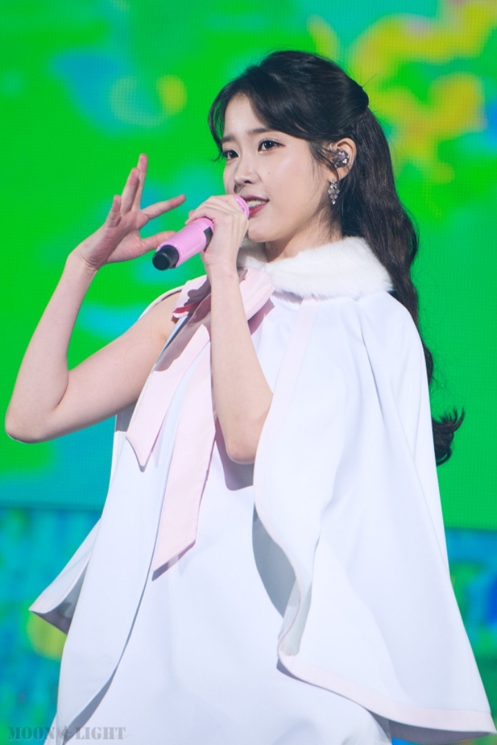 아이유 | 인스티즈