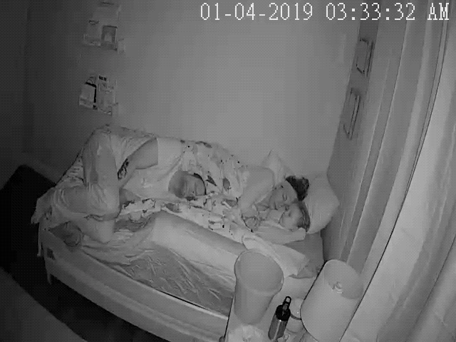 아이가 아플 때 부모님 모습.gif | 인스티즈