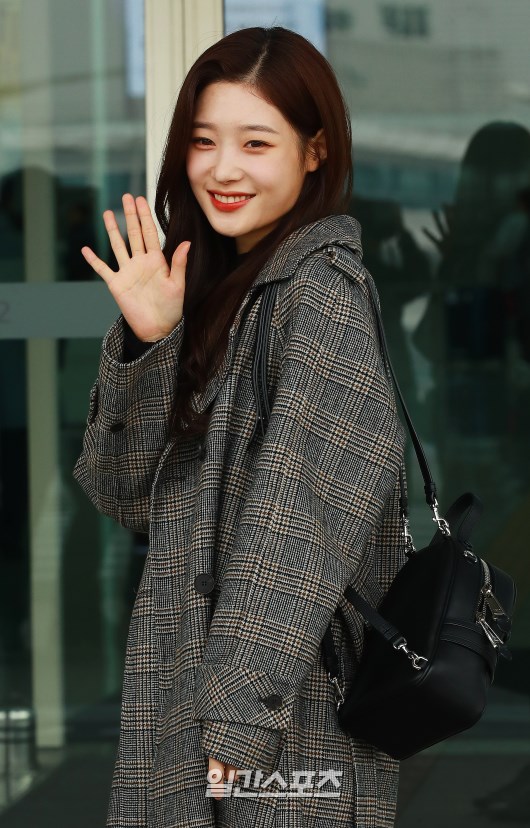 오늘자 인천공항 정채연 | 인스티즈