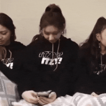 어딘가 조금 이상한 ITZY 채령 모음.gif | 인스티즈