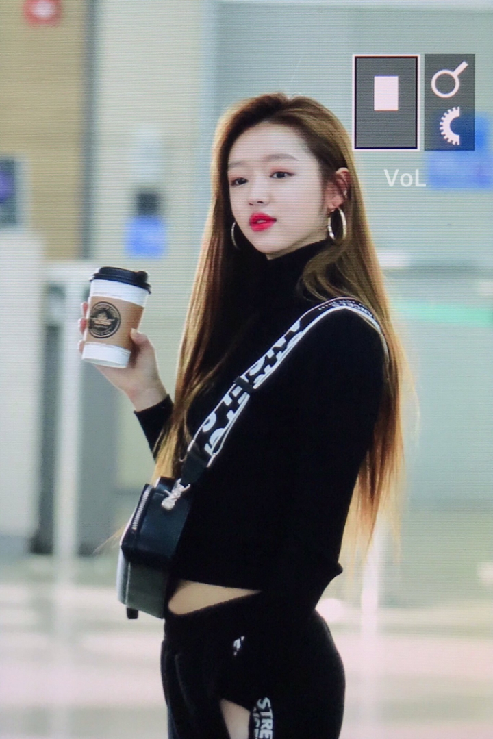홍콩 mama 가는 오마이걸 유아.jpg | 인스티즈