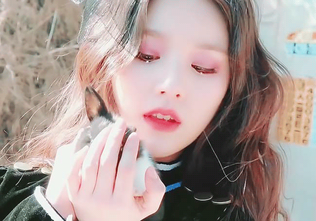 이달의 소녀 비주얼 센터.gif | 인스티즈