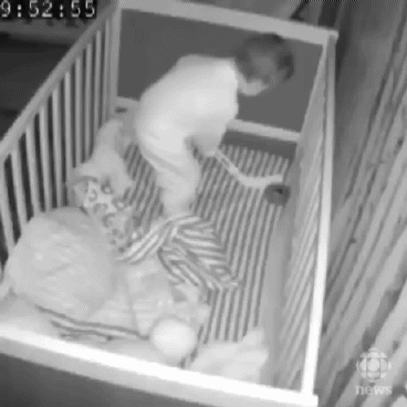 캐나다 아기가 밤에 엄마몰래 하는 행동 | 인스티즈
