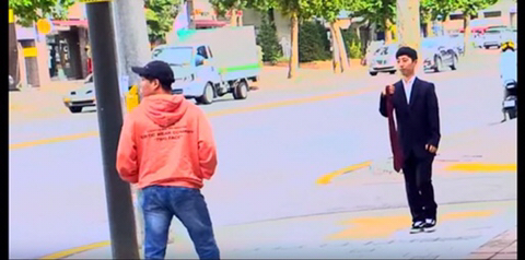 모르는 사람이 넥타이 매는걸 도와달라고 하면? | 인스티즈