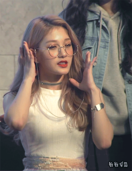 안경이 잘 어울리는 걸그룹 멤버 ..gif | 인스티즈