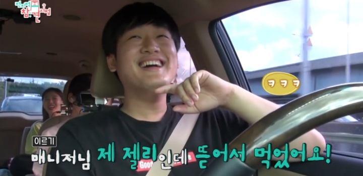 얼굴 표정 극명하게 차이 나는 오마이걸 매니저ㅋㅋㅋ.jpg | 인스티즈