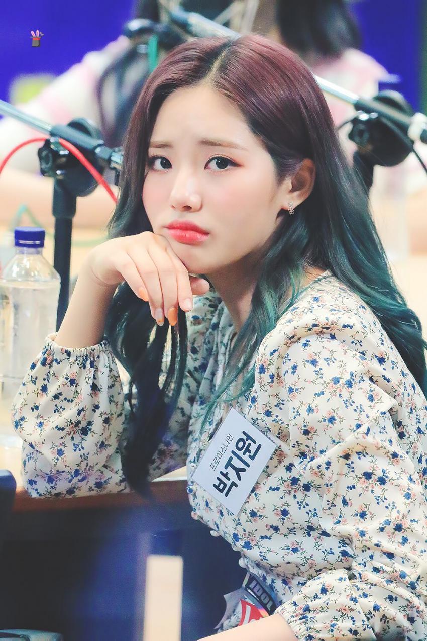 프로미스나인에서 가장 진중하고 과묵한 멤버 | 인스티즈