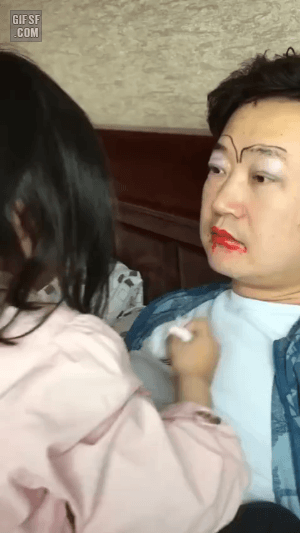 아빠 화장해주는 딸.gif | 인스티즈