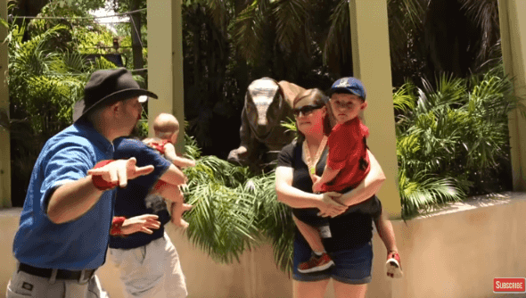 어린 남자애들이 좋아서 환장한다는 공룡.gif | 인스티즈