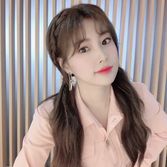 자기 얼굴에 자부심이 있는듯한 아이즈원 강혜원 | 인스티즈